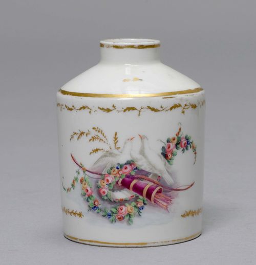 TEA CADDY WITH EMBLEMATIC SCENE OF LOVE,Nyon, 1781-1813. Cylindrical form painted with 2 doves, bow and quiver with arrows, surrounded by a flower garland and gold edging. Underglaze blue fish mark. Cover missing. H 9 cm. Gilding rubbed. Provenance: Private collection, Geneva.