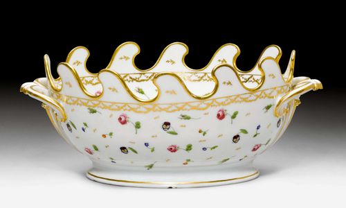 SEAU À VERRES,Nyon, ca. 1781-1813. Oval with lateral leaf handles, painted with flowers and with a gold borders. Rims gilt. Underglaze blue fish mark. L 32 cm. Provenance: Private collection, Geneva.