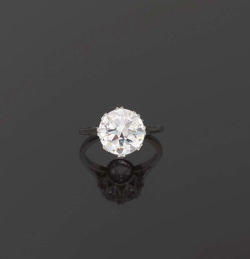 BRILLIANT-CUT DIAMOND RING, Switzerland, ca. 1935. Platinum. Elegant solitaire model, set with 1 brilliant-cut diamond, old-mine cut, 3.538 ct, G / SI1. Size 52. With SSEF Report No. 12431, May 2007.