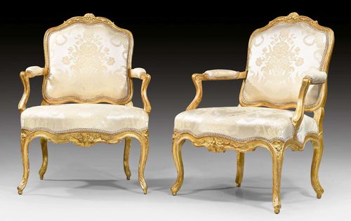 PAIR OF FAUTEUILS "A LA REINE", Louis XV, in the style of L. DELANOIS (Louis Delanois, maitre 1738), Paris circa 1750. Shaped and finely carved gilt beech. Light beige silk cover with flowers and leaves. 70x56x46x96 cm.
