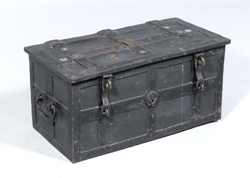 IRON PAY CHEST, 18th century. Forged iron, painted black. Hinged cover and 2 lateral handles. The walls reinforced with crossed bands. Inside with lock with six bars and a small compartment with lock with two bars. 81x40.5x40 cm.