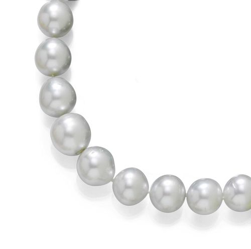 PEARL NECKLACE. White gold 750. Decorative necklace of 27 graduated, slightly baroque South Sea cultured pearls of ca. 14 - 17.7 mm Ø with a fine lustre, with a fine satin-finished ball clasp. L ca. 47.5 cm.