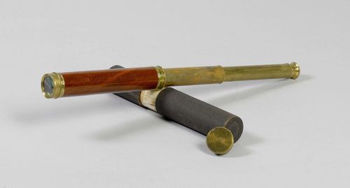 SMALL TELESCOPE,England, ca. 1780. Signed "Nairne & Blunt London". Mahogany and brass. Extendable, in four parts. Original case lined with ray skin. Total length: 70.4 cm.