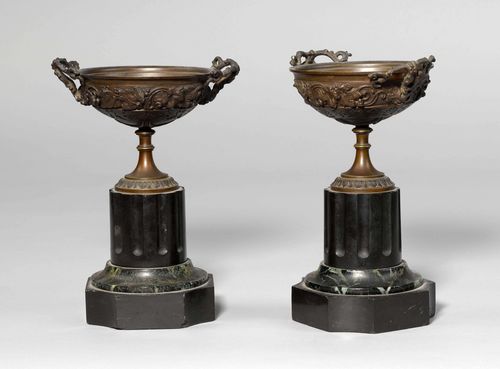 PAIR OF ORNAMENTAL BOWLS,France, Napoleon III. Bronze with brown patina and black/green marble. Pierced handles. On a conical foot with a cylindrical base with vertical grooves. D 12.8 cm, H 23 cm.