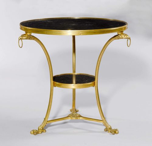 SIDE TABLE,in the Empire style. Brass and bronze, and black marble. Round top and round shelf. Legs with claw feet, the top of the legs ending in heads of eagles. D 75 cm, H 75 cm.