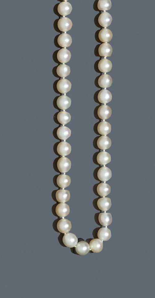 NATURAL PEARL AND DIAMOND SAUTOIR, ca. 1910. Fastener in platinum and white gold. Elegant sautoir of 176 white to crème-coloured, almost round, natural pearls of 5.1 - 6.6 Ø. Total weight including fastener 58.12 g. Rectangular fastener decorated with 4 old mine cut diamonds totalling ca. 0.50 ct. L ca. 115 cm. With Gemlab Report No.1808/08.