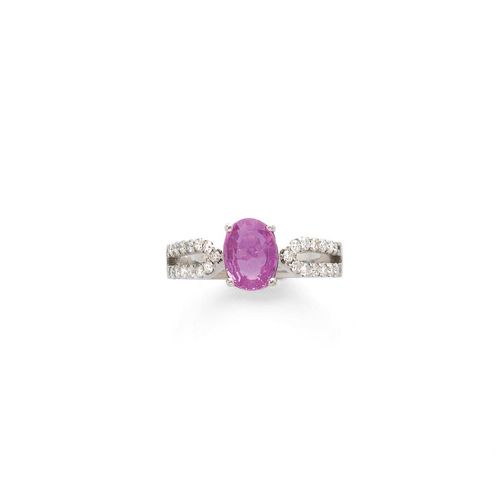 PINK SAPPHIRE AND DIAMOND RING. White gold 750. Set with 1 oval pink sapphire weighing 1.27 ct and 26 brilliant-cut diamonds weighing ca. 0.20 ct. Size ca. 54. With SGS Gem File No. 18232, December 2013.