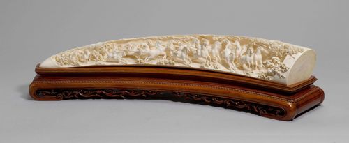 A LARGE IVORY TOOTH CARVED WITH A SCENE OF GALLOPING HORSES IN HIGH RELIEF. China, ca. 1950, Length 67 cm. Matching wood base and box.