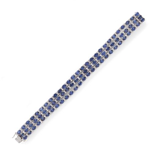 SAPPHIRE AND DIAMOND BRACELET. White gold 750. Elegant bracelet with 3 lines, each set with 29 oval sapphires and alternately set with brilliant-cut diamonds. Total weight of the sapphires ca. 33.40 ct. Total diamond weight ca. 3.30 ct. L ca. 18.5 cm.