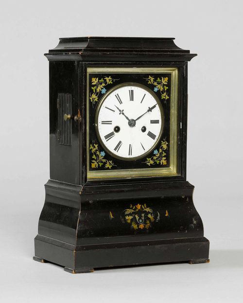 MANTEL CLOCK,Historicism, the movement signed D.WALLMANN EISENBACH. Wood, blackened, and painted with trailing flowers. Rectangular case with retracted top. Movement with anchor escapement, strike on gong. H 33 cm.