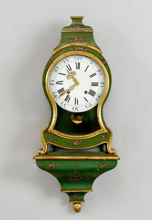 PAINTED CLOCK ON PLINTH, Louis XVI, Neuchâtel, ca. 1780. Curved, wooden case, painted green and decorated with flower garlands, and parcel-gilt. White enamel dial "en cuvette" (some repairs). Movement with verge escapement, striking the 1/4-hour on 2 bells. H 88 cm. Restored. Pendulum missing.