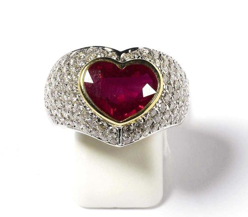 RUBY AND BRILLIANT-CUT DIAMOND RING. White and yellow gold 750. Attractive band ring, set with 1 ruby heart of ca. 4.48 ct, treated, surrounded by 109 pavé-set brilliant-cut diamonds totalling ca. 2.28 ct. Size 59.