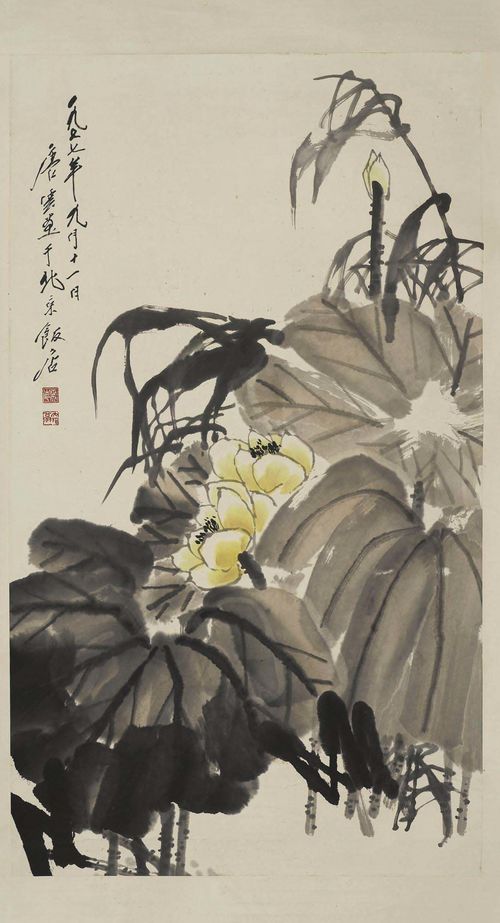 TANG YUN (1910-1993), attributed.China, 20th c. 97.5x53.5 cm. Hanging scroll, ink and some colour on paper. Lotus leaves, two flowers and a bud described with lively brush strokes. Inscription and signature "Tang Yun". Two artist's seals.
