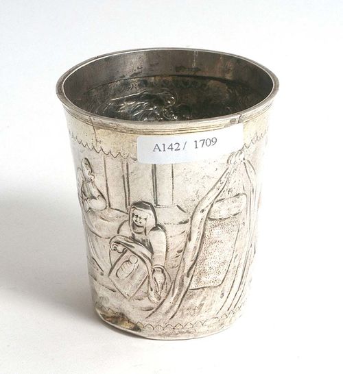 BEAKER. Danzig 1st half of the 18th century. Maker's mark Constantin Hein. Parcel gilt. The sides chased and embossed. Requires repair. H 8 cm. 30 g.