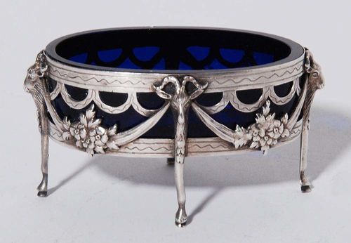 SALT CELLAR. Augsburg, 1769-71.Maker's mark Ph. F. Burglocher. Holders with head and hoof feet, connected with floral festoons. Cobalt blue glass insert. H 4.6 cm. ca. 40 g.