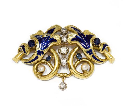 ENAMEL, SAPPHIRE, DIAMOND AND GOLD BROOCH, ca. 1860. Yellow gold, 33g. Decorative finely engraved brooch with 2 leaf motifs enamelled in blue and set with 4 oval sapphires weighing ca. 3.30 ct and 2 probably natural pearls of ca. 5.5 mm Ø, the vertical centreline additionally decorated with 4 rose-cut diamonds and 1 diamond pendant. Total weight of the diamonds ca. 2.00 ct. Enamel has signs of wear. Ca. 8.5 x 4.8 cm.
