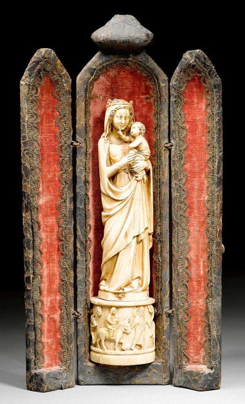 MADONNA AND CHILD,in Gothic style, France , 19th century Fully carved ivory. Set on a round plinth with relief carving of the Flight into Egypt. With a leather-lined sheath. H 27 cm.