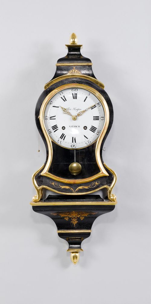 CLOCK ON PLINTH,Neuchâtel, ca. 1800. The dial with trader's signature JO. HAFNER ZÜRICH. Curved, wooden case, painted black, accentuated with gold. Enamel dial. Movement with verge escapement, striking the 1/4-hour on 2 bells. Repetition on demand. H 86 cm. Movement needs servicing. Spring of the striking mechanism, broken.