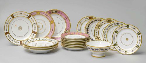 19 PIECES OF A SERVICE IN THE EMPIRE STYLE, Paris, ca. 1820-30. Comprising: 12 small plates, 6 large plates and 1 bowl. D 21.5 cm / 24 cm. (19)