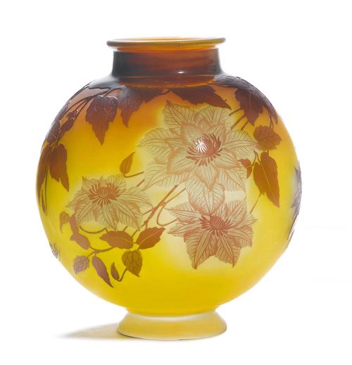 EMILE GALLE, VASE, circa 1900. Yellow glass overlaid in blue and violet with etched decoration. Signed Gallé. H 31 cm.