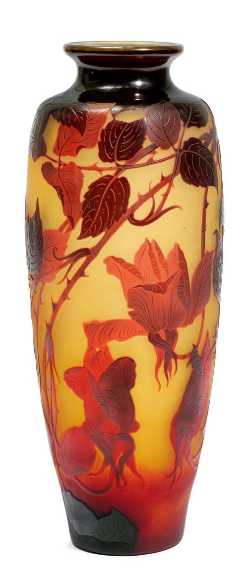 D'ARGENTAL VASE, c. 1900 Yellow glass overlaid in red with etched decoration. Signed D'Argental. H. 30 cm.