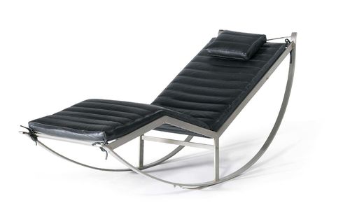 FRENCH WORK ROCKING CHAISE LONGUE, c. 1960 Metal and black leather. 76 x 175 x 58 cm.