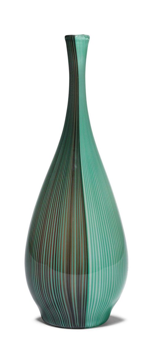 CARLO SCARPA (1906 - 1978) VASE, Model "Tessuto", 1938/40 design for Venini Green, light and dark striped glass. Circa 1970/80. Inscribed and signed below: Venini Italia Carlo Scarpa. H 35 cm.