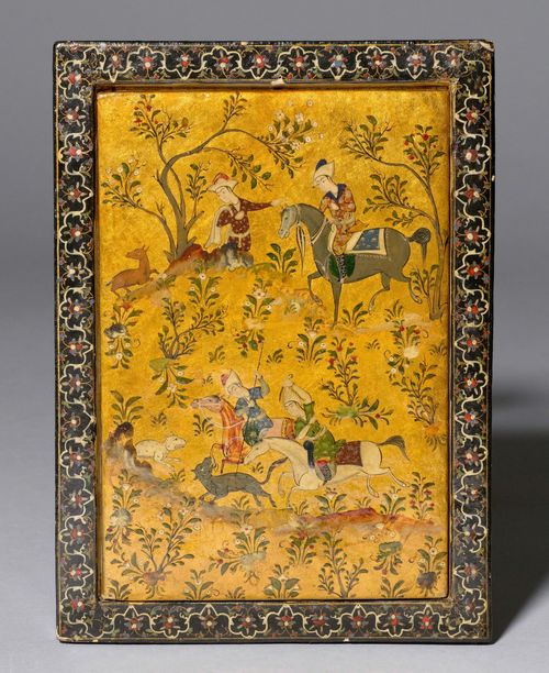 A PAPER MACHÉ AND POLYCHROME LACQUER CONTAINER FOR A MIRROR DECORATED WITH A HUNTING SCENE AND FLOWERS. Iran, 19th/20th c. 25x18x2 cm. Slight signs of wear. Without mirror.