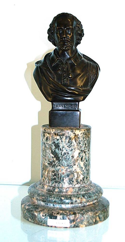 BÜST OF SHAKESPEARE (William Shakespeare, 1564-1616), England, end of the  19th century Burnished bronze on shaped plinth with "Vert de Mer" pedestal. H 37 cm.