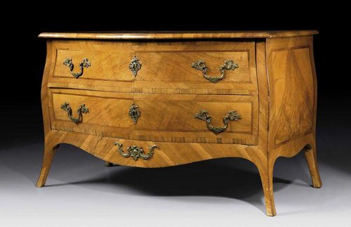 CHEST OF DRAWERS, Louis XV, Bern, 18th century Walnut, burlwood and local fruitwoods in veneer and inlaid with reserves and fillets. The shaped front with 2 sans traverse drawers. With bronze mounts and drop handles. 118x68x75 cm.
