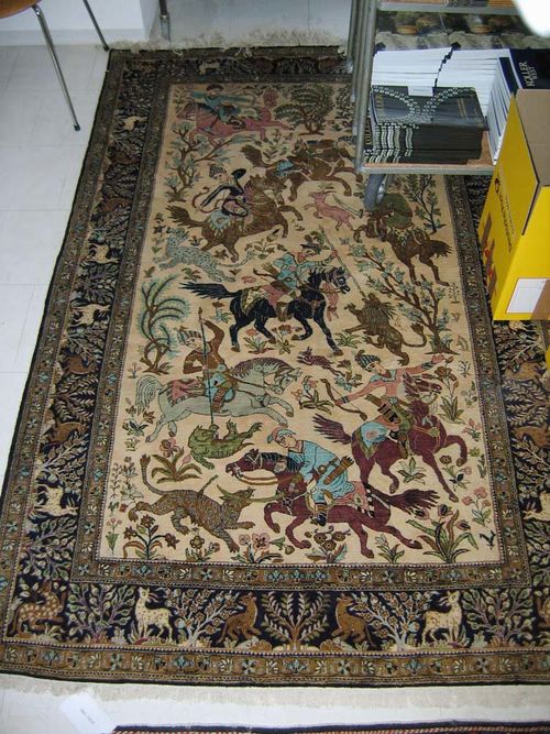 GHOM silk old. Beige central field with hunting scene. Good condition. 221x144 cm.