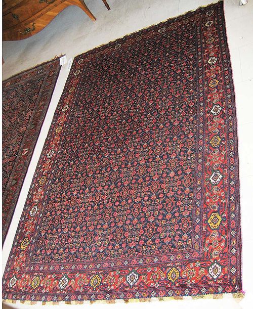 SENNEH old. Dark central field finely patterned with stylised floral motifs in pink. Red border. Good condition. 201x135 cm.