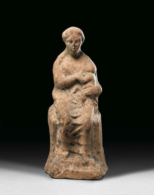 FIGURE OF DEMETER, Tarent, 400 BC Terracotta. H 17.2 cm. Provenance: Private collection, Zürich, acquired in 1949 at Münzen and Medaillen, Basel.