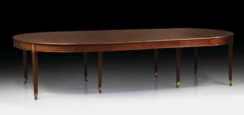 LARGE OVAL EXTENDING TABLE, Louis XVI, Paris circa 1785. Fluted and shaped mahogany with fine brass applications. The table set on casters. With 12 extension leaves at 45 cm and 1 leaf at 30 cm. 170x150x75 cm. L max. ca. 740 cm. Provenance: from an important Swiss private collection.
