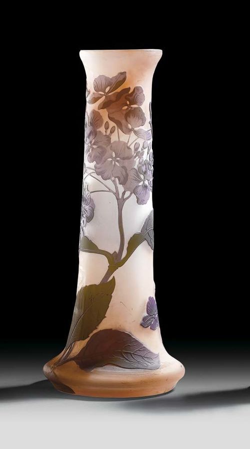 VASE, Gallé. White and pink glass with triple overlay in white, violet and green, etched with hortensias, signed Gallé, H. 35.5 cm.