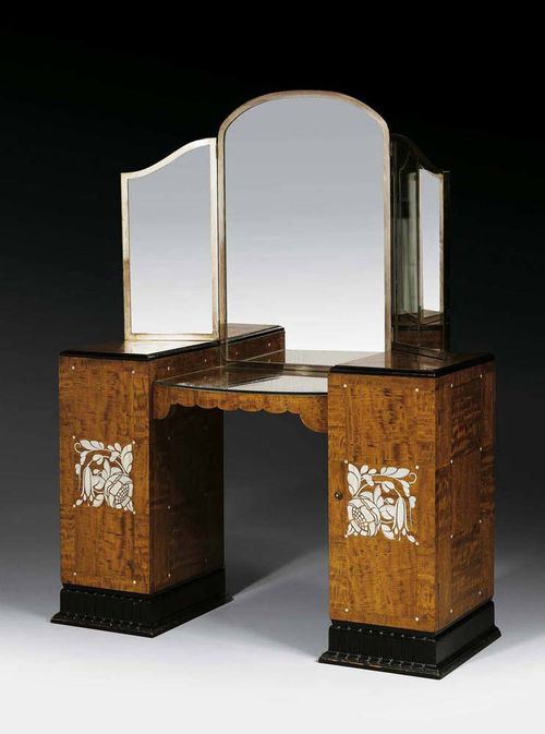 COIFFEUSE, Mercier Frères Paris, ca. 1920. Sapele veneer. With richly shaped frieze flanked by 1 door each side, set on ebonised fluted plinth. The doors finely inlaid with flowers in ivory. Three-part mirror. 120x45x154 cm.