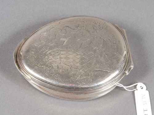SILVER BOX WITH COIN AND ALLIANCE COAT OF ARMS, England, 18./19th century With English half crown from the period of  Charles I. (1625-1649), visible from both sides. Gilt interior. 8 x 6.5 x 1.6 cm. 103 g.