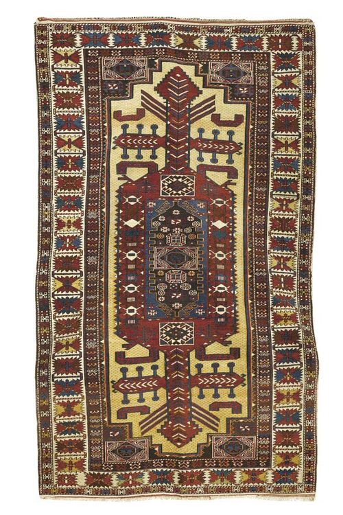 SHIRVAN old. Attractive collectors' piece with beige ground and red central medallion, geometric patterned. Good condition. 216x129 cm.