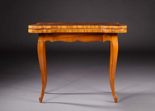 GAMES TABLE, Louis XV, Bern circa 1760. Walnut and burlwood in veneer also inlaid with lozenges and fillets. Hinged top lined with green felt, with extending frieze. Requires some restoration. 90x45x(open 90)x72 cm. Provenance: Swiss private collection.