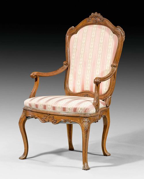 FAUTEUIL "A LA REINE",Louis XV, Venice circa 1760. Carved walnut. Pink/beige striped fabric cover with flowers and leaves. 60x47x45x110 cm.