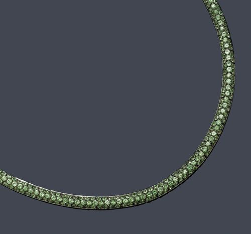TSAVORITE NECKLACE. White gold 750, blackened, 40g. Decorative, modern flexible choker, the links set throughout with numerous tsavorites weighing ca. 19.50 ct. L ca. 40 cm.