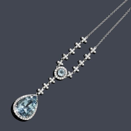 AQUAMARINE AND DIAMOND NECKLACE. White gold 750. Classic-elegant "Y"-shaped necklace, the front of a fine anchor chain with 1 round aquamarine within a border or diamonds and 10 diamond-set floral motifs, the lower part, 1 flexibly mounted, drop-shaped pendant with 1 aquamarine within a border of diamond. Total weight of the aquamarines ca. 11.00 ct and total weight of the diamonds ca. 1.30 ct. L ca. 41 cm.