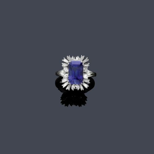SAPPHIRE AND DIAMOND RING, ca. 1950. White gold 750. Classic-elegant model, the top set with 1 very fine, step-cut Ceylon sapphire of ca. 6.00 ct, unheated, within a border of 12 trapeze-cut diamonds and 10 navette-cut diamonds weighing ca. 1.10 ct. Size ca. 56. Tested by Gemlab.