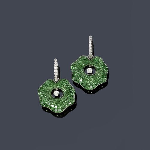 TSAVORITE AND DIAMOND EAR PENDANTS. White gold 750. Decorative creole ear studs, each with the top set throughout with 10 brilliant-cut diamonds, and below, a stylized lily pad set throughout with numerous, fine, square-cut tsavorites weighing ca. 19.00 ct, in the middle, one additional brilliant-cut diamond pendant. Total weight of the diamonds ca. 0.77 ct.