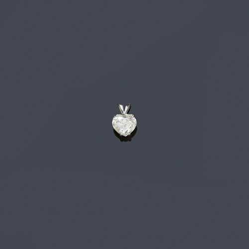 DIAMOND PENDANT. White gold 750. Classic pendant set with 1 diamond heart of 4.02 ct, H/VS2 in a four-prong chaton. With HRD Report No. 11008648006, March 2011.