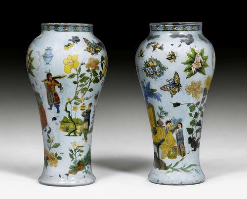 PAIR OF GLASS VASES WITH "VERRE SOUFFLE",Louis XV, probably Venice, 18th century. Some losses. H 31 cm.