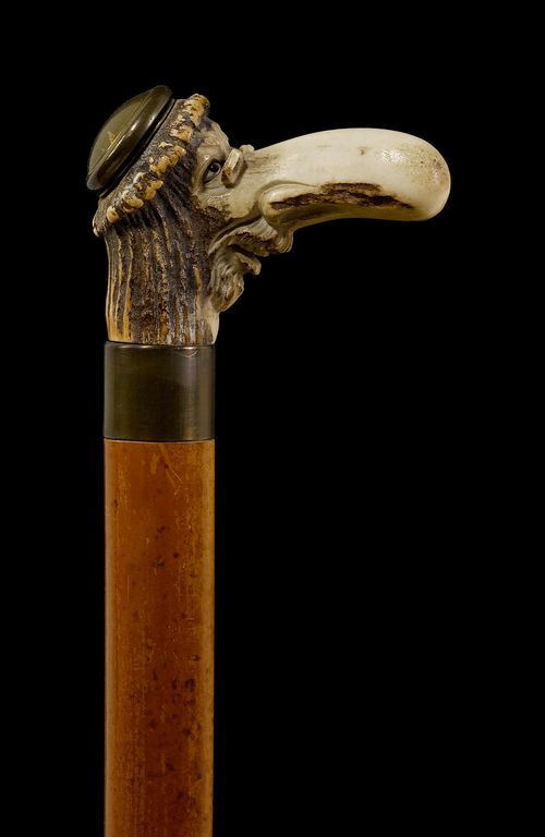 A HUNTING STICK WITH STAGHORN HANDLE,