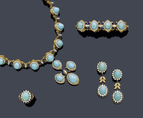 TURQUOISE, SAPPHIRE AND DIAMOND PARURE, ca. 1960. Yellow gold 585 and white gold ca. 540, 289g. Very decorative, textured necklace of 13 navette-shaped links, each set with 1 oval turquoise cabochon of ca. 13 x 11 mm, within a border of 18 brilliant-cut diamonds, weighing ca. 7.00 ct in total, and 14 links designed as a stylised butterfly, each set with 4 drop-cut sapphires, weighing ca. 11.00 ct in total, and 3 brilliant-cut diamonds weighing ca. 1.20 ct in total. Suspended therefrom: a removable pendant with 4 turquoises, 5 drop-cut sapphires and 79 brilliant-cut diamonds weighing ca. 2.20 ct in total. L ca. 42 cm. Matching bracelet with 8 turquoises, 36 sapphires and 168 brilliant-cut diamonds weighing ca. 5.00 ct in total, L ca. 19 cm. Matching pair of ear pendants with clips, each set with 2 turquoises, 16 round sapphires and 40 brilliant-cut diamonds weighing ca. 2.00 ct in total, and matching ring with 1 turquoise within a border of 16 round sapphires and 14 brilliant-cut diamonds weighing ca. 0.70 ct in total. Size ca. 52.
