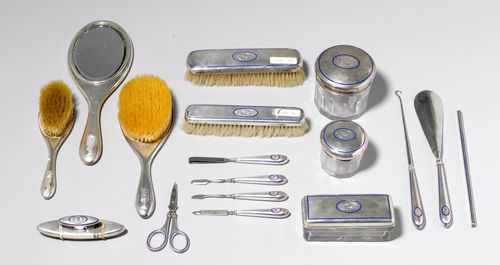 TOILETERIES AND MANICURE SET