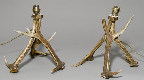PAIR OF HUNTING TABLE LAMPS WITH ANTLERS,